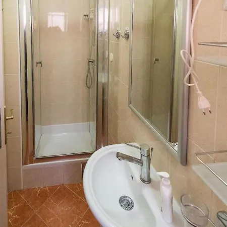 克尔克凯洛拜克公寓 *